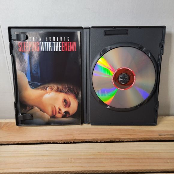 DVD Sleeping With The Enemy - Picture 2 of 4